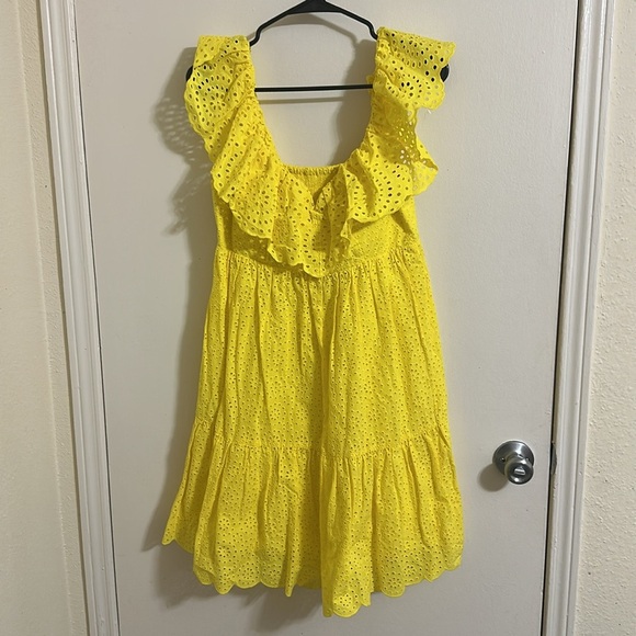 EUC Lilly Pulitzer “Asteria” yellow eyelet overlay flutter sleeve tiered dress - Picture 3 of 6